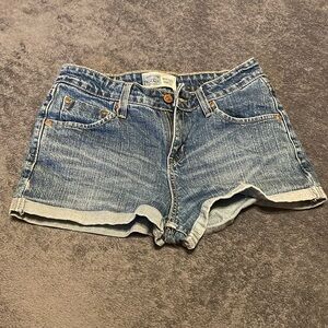 Levi Strauss signature mid rise cuffed shorts size 4